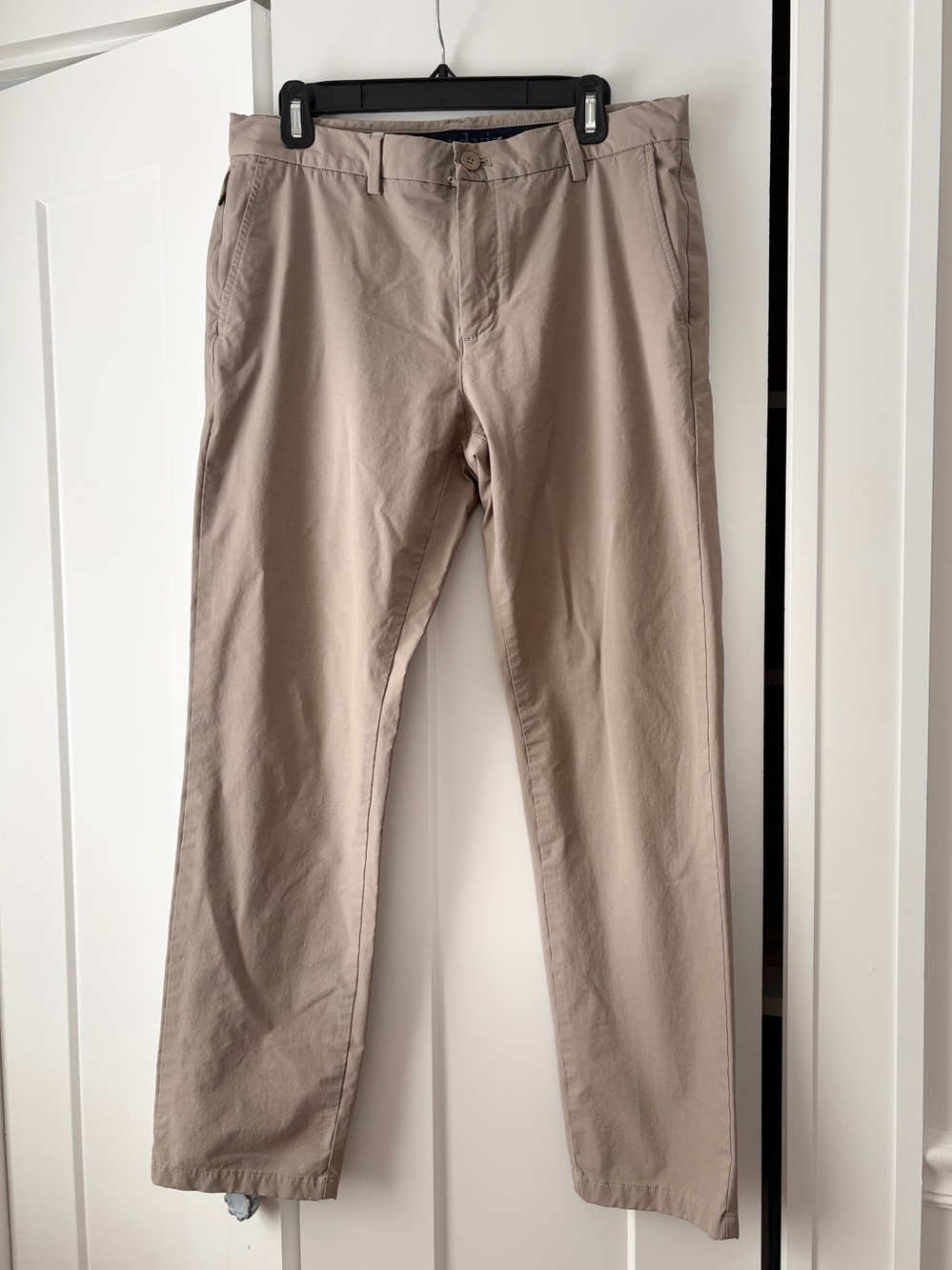 EUC Vineyard Vines Men’s Performance On-The-Go Pants — Khaki - 32/30